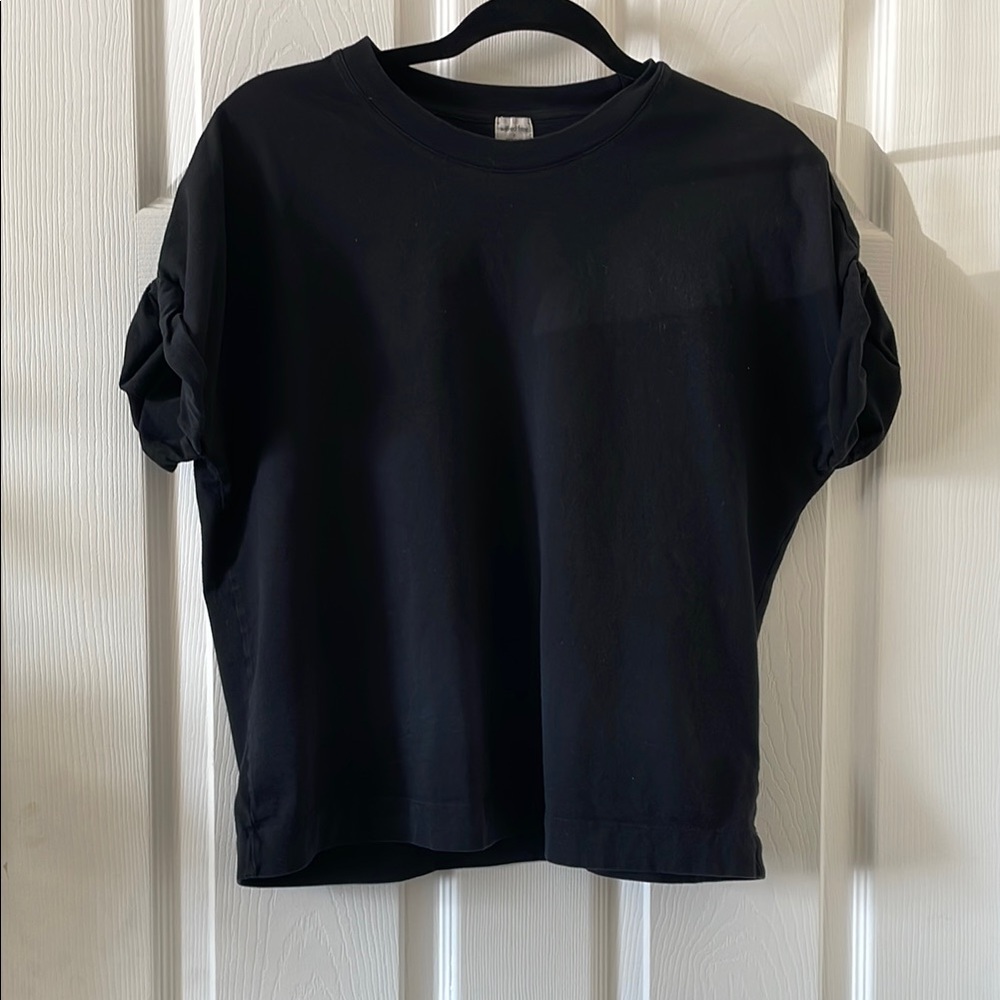 Super soft artitzia Wilfred free boxy black tee